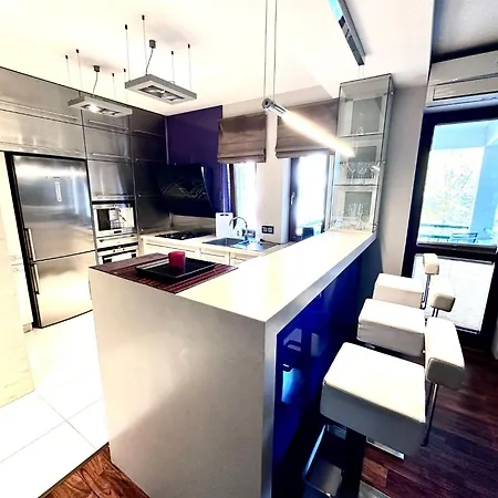Apartment Lux Next To Metro