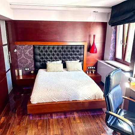 Lux Next To Metro Apartment *
